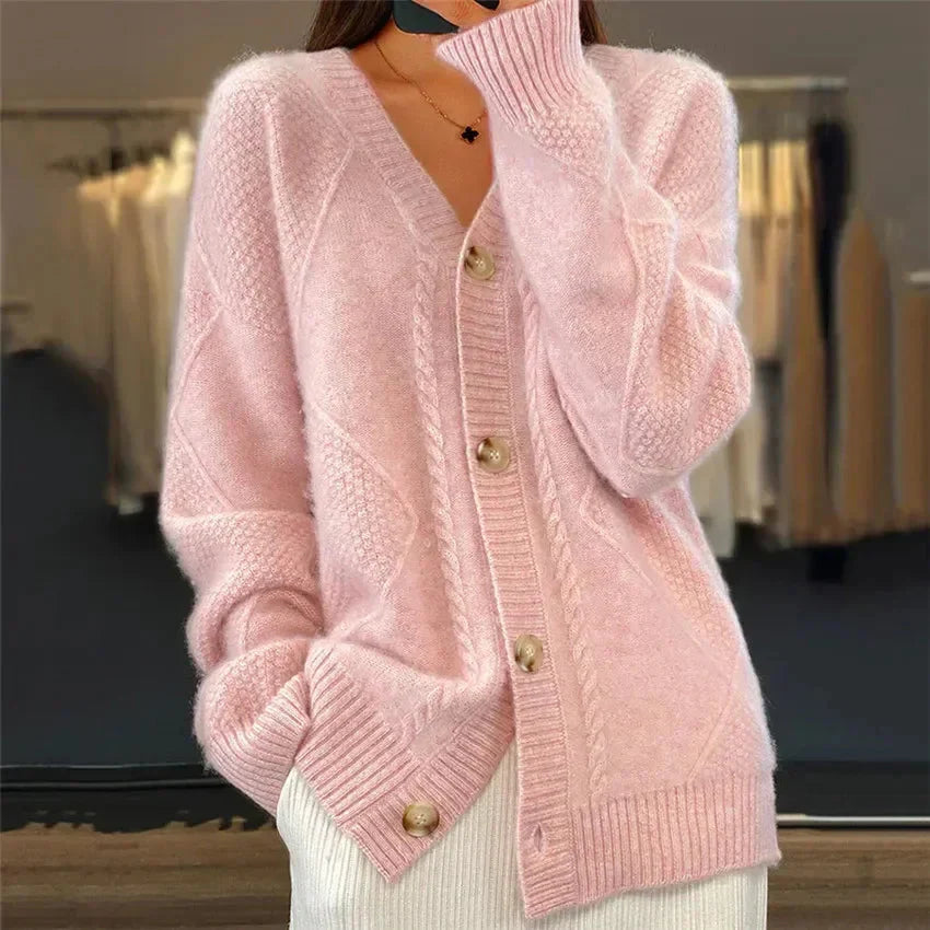 Viktoria - Rippgestrickte Strickjacke mit Knöpfen